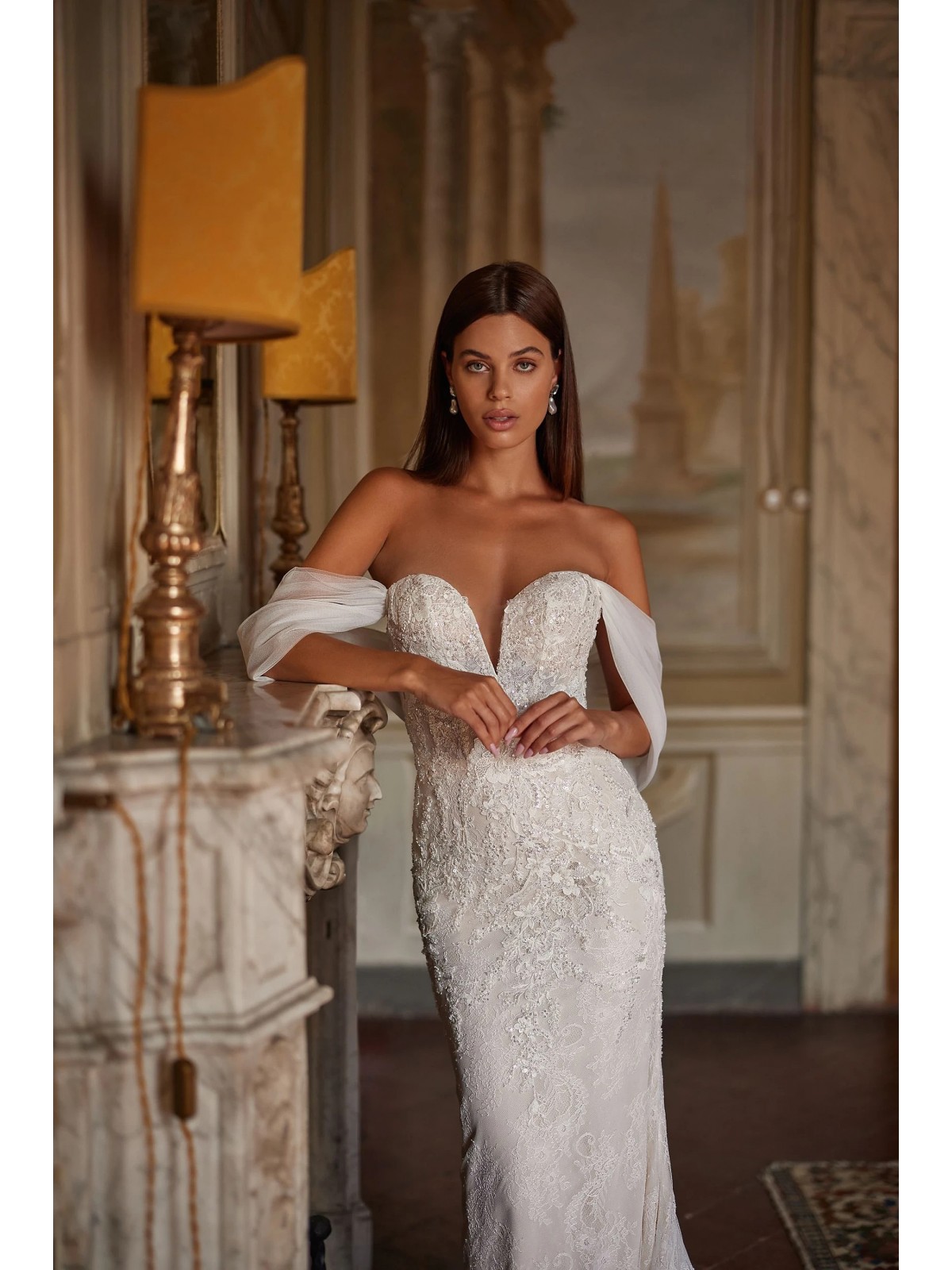 Luxury Wedding Dress/ Embroidery, with Detachable Decorative Detail - Tesouro - LIDA-01348+DD.00.17